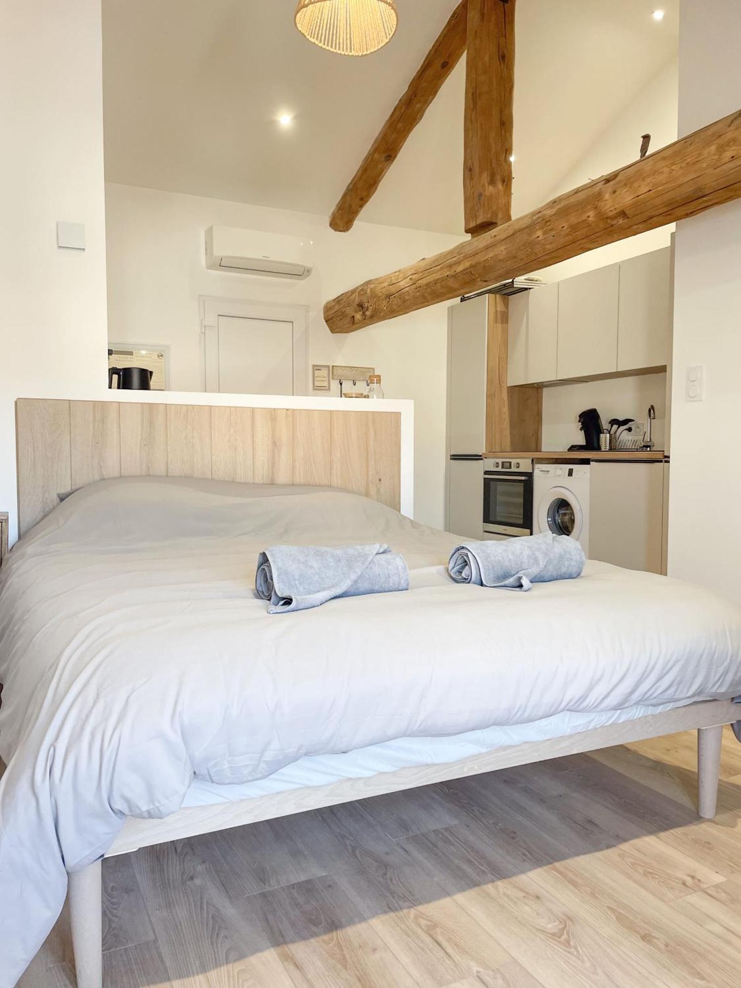 Esprit Bali Apartment Montbrison Bagian luar foto