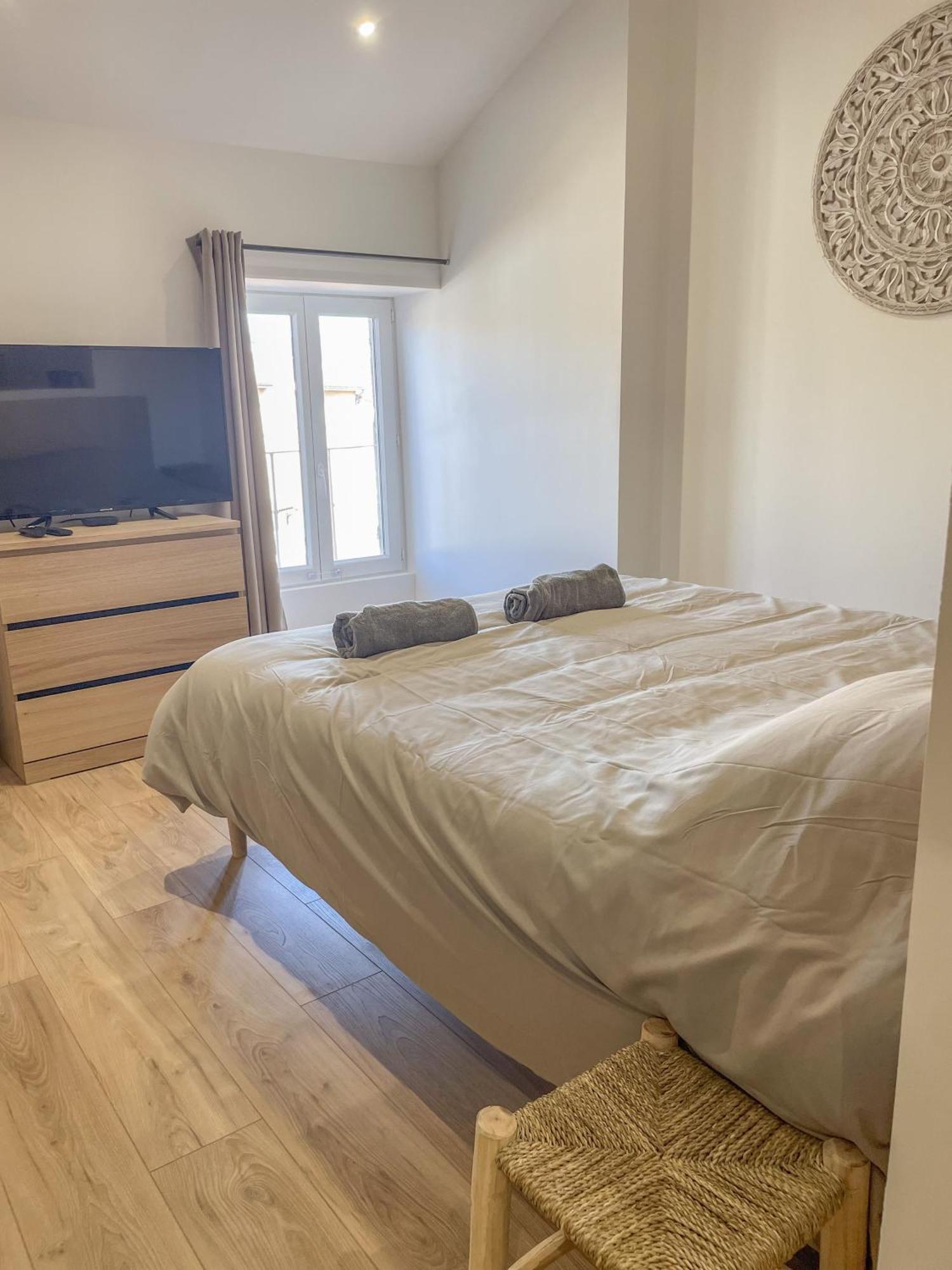 Esprit Bali Apartment Montbrison Bagian luar foto